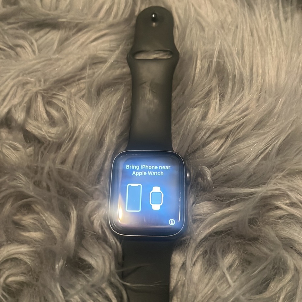 Apple Watch ⌚️ Series 4 - Picture 2 of 4